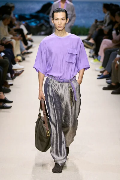 Look 99